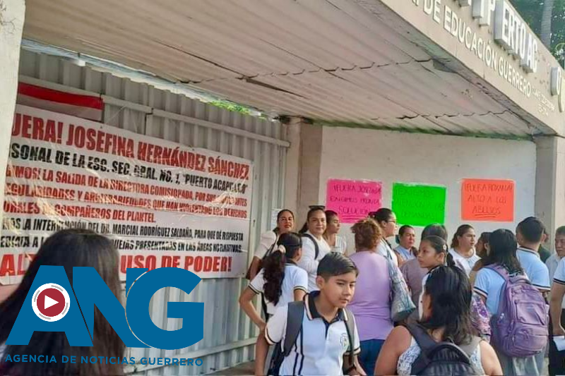 En Acapulco; profesores de la Secundaria Federal 1 se van a paro para exigir destitución de directora