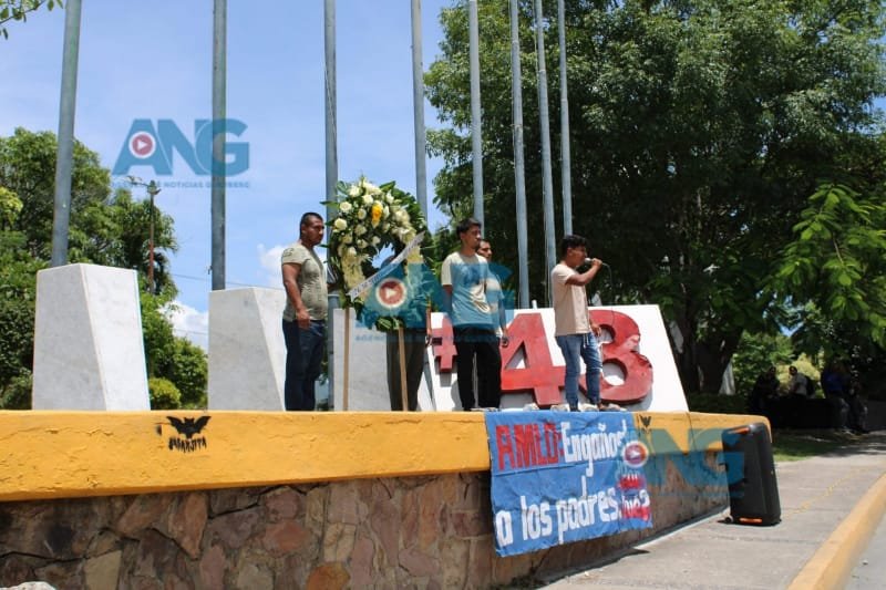 Normalistas de Ayotzinapa en contra el nombramiento de García Harfuch como el nuevo Secretario de Seguridad Pública