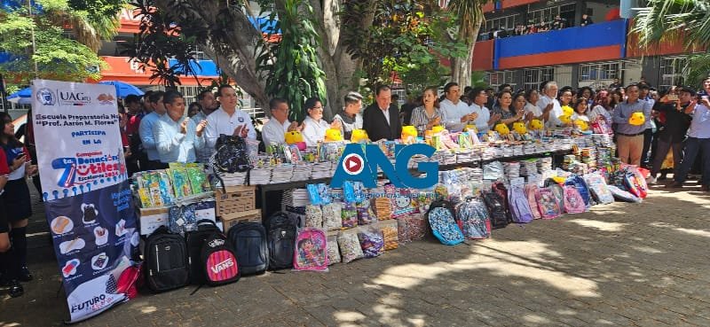 Padres denuncian discriminación hacía su hijo por tener el cabello largo; le prohíben en escuela de Chilpancingo cursar el tercer año de secundaria