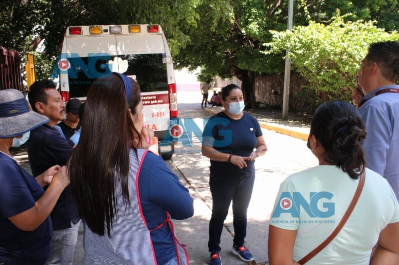 Protesta por negligencia médica en el ISSSTE de Chilpancingo: Maestros del CENDI exigen atención para su compañera