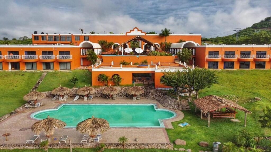 Hotel Vida en el Lago cierra temporalmente por amenazas del crimen organizado