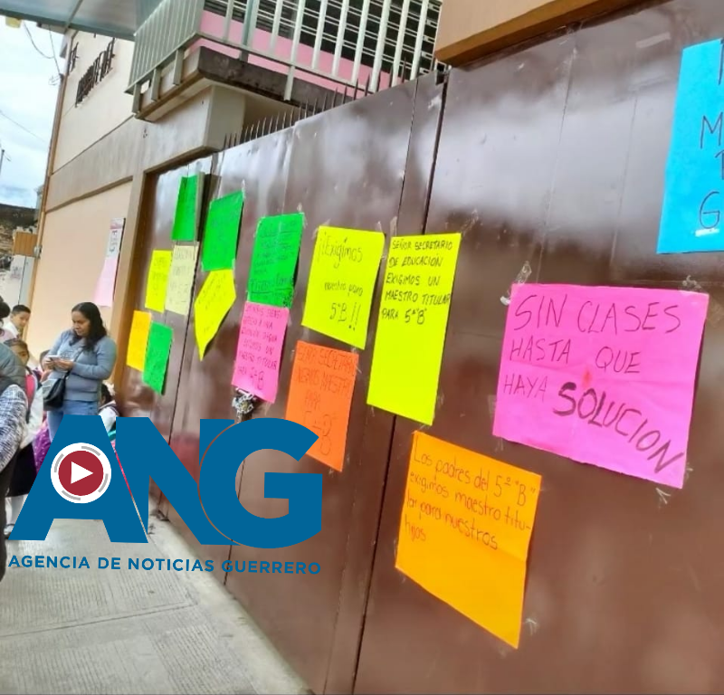 Cierran escuela primaria en Chilapa, exigen la asignación de un maestro
