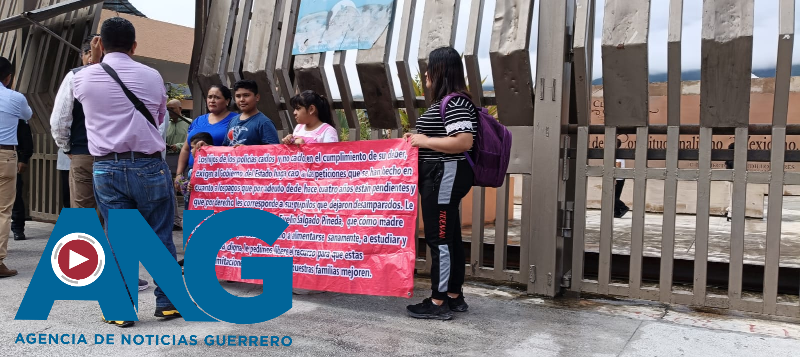 Viuda de policía estatal protesta porque no le han pagado el seguro de vida