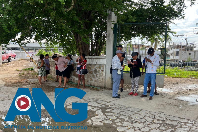 Vecinos de distintas colonias de Acapulco toman garza de distribución de agua potable en protesta por falta de suministro