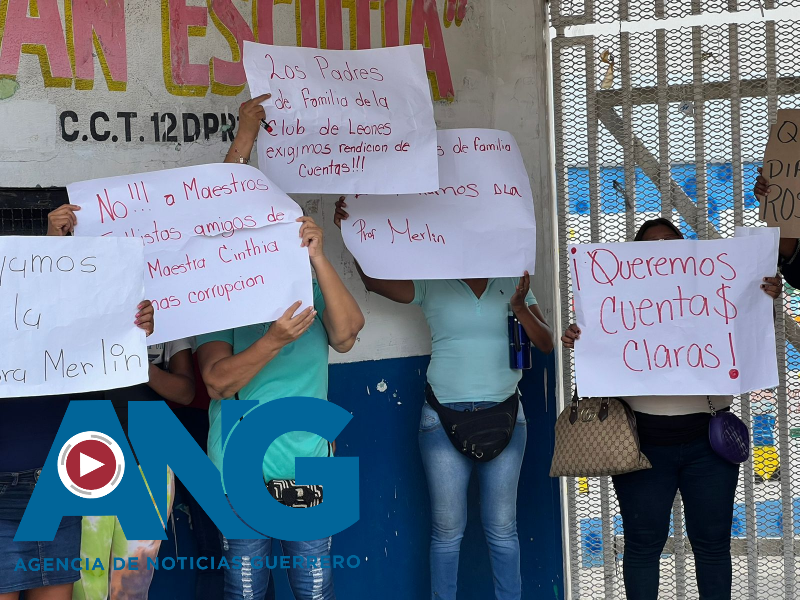 Presuntos padres de familia respaldan a Rosario Merlin García como directora de escuela primaria en Acapulco