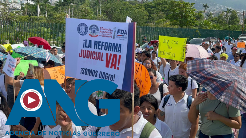 Estudiantes de la facultad de Derecho de la UAGRO marchan en apoyo a la Reforma Judicial