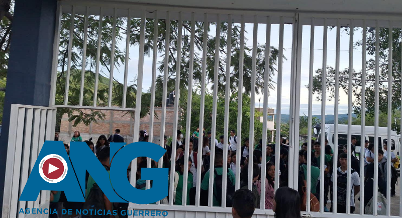 Toman instalaciones del Plantel 36 de Bachilleres en Zumpango por presuntas irregularidades administrativas