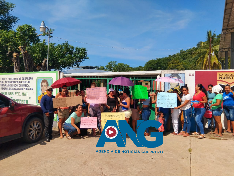 Cierran escuela en Papanoa; exigen maestros para los alumnos