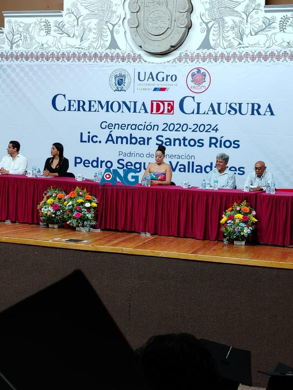 Javier Saldaña ni maestros asisten ceremonia de fin de cursos en la FACOM de la UAGro, porque Pedro Segura fue el padrino de generación