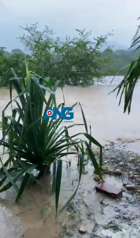 Crecida del río amenaza a la comunidad de Omitlán en Juan R. Escudero