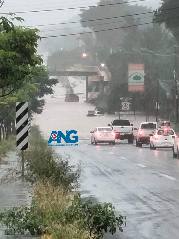 Inundada la zona norte de Chilpancingo y hay vías cerradas por tormenta tropical John