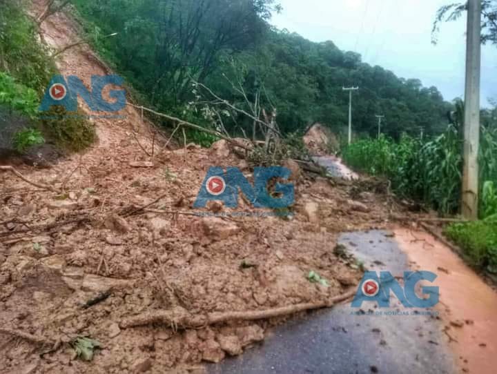 Alerta por cierre de carretera en Marquelia