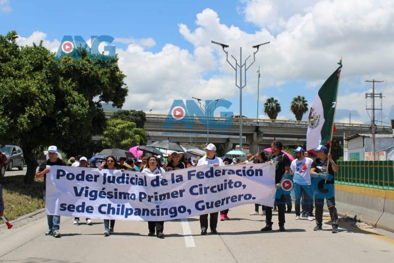 Marchan cientos de trabajadores del Poder Judicial en contra de la reforma del Presidente Andrés Manuel López Obrador