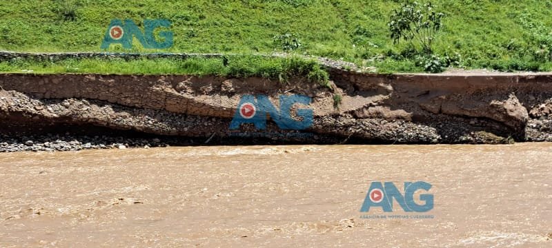 Crecida del río tlapaneco destruyó una parte del costoso libramiento de Tlapa