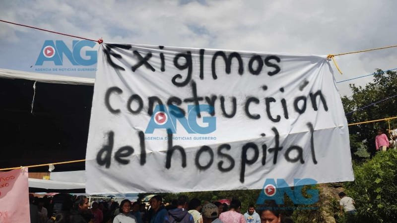 Reinician pobladores de Atlixtac su bloqueo para exigir la construcción de un hospital y personal docente en escuelas