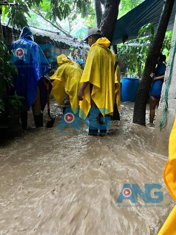 Inundaciones en Atoyac de Álvarez por el huracán John: Comunidades afectadas reciben ayuda de Protección Civil