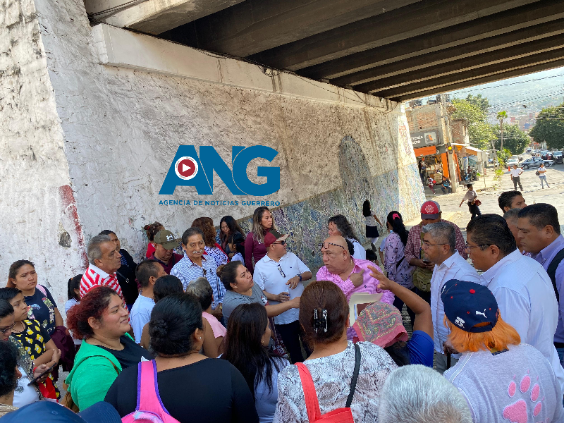 Bloquean el puente Ayutla: padres exigen solución al conflicto escolar en Chilpancingo