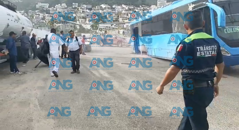 Camión sufre falla mecánica tras salir de Macro Túnel, causando pánico entre los pasajeros