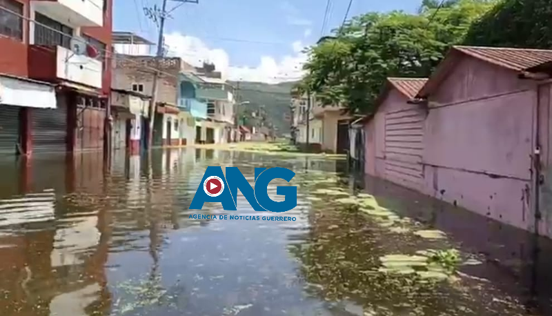 Buscan en Tixtla que Conagua desfogue el agua que trajo John y que inundó la ciudad