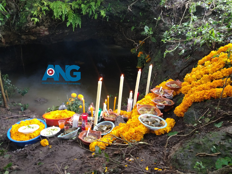 Realizan rituales pagano-religiosos para desfogar la Laguna en Tixtla