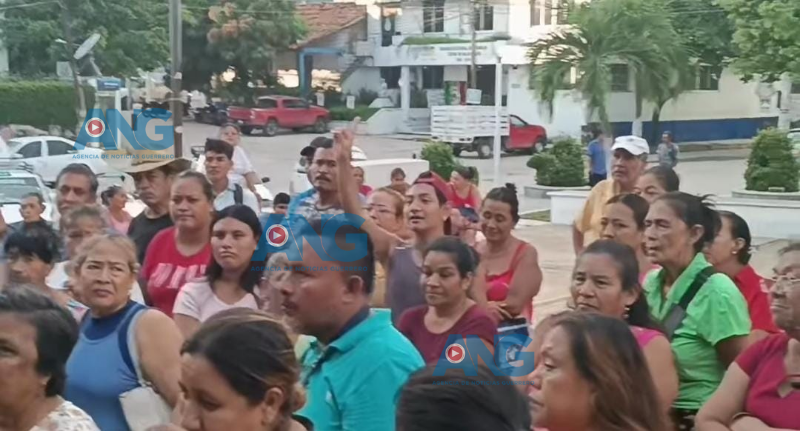 Damnificados por tormenta tropical Max anuncian bloqueo en la carretera Acapulco-Zihuatanejo