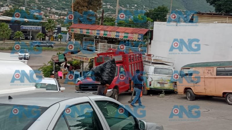 Se estrella camioneta que se safó de una grúa en la colonia San José de Chilpancingo