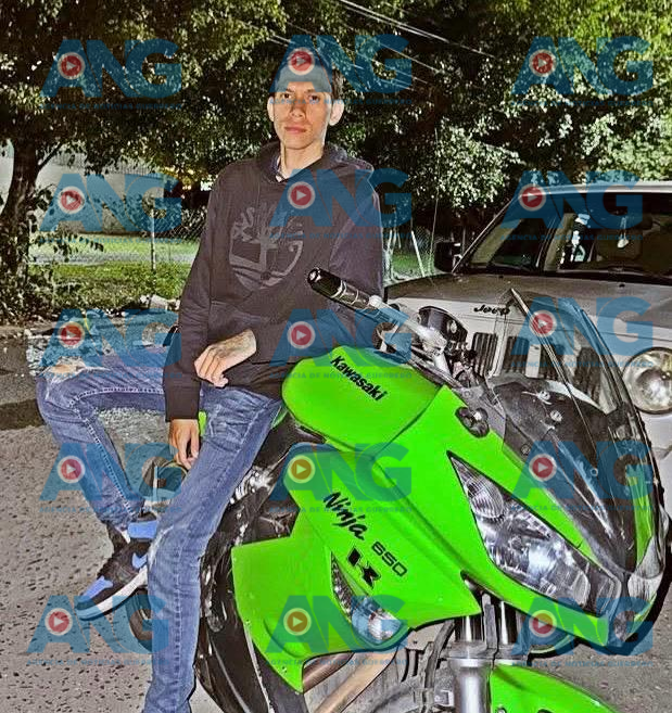 Oscar Suárez, originario de Chilpancingo, es el joven que p3rdió la v!da al derrapar su motocicleta a la altura de Agua de Obispo de la autopista del Sol