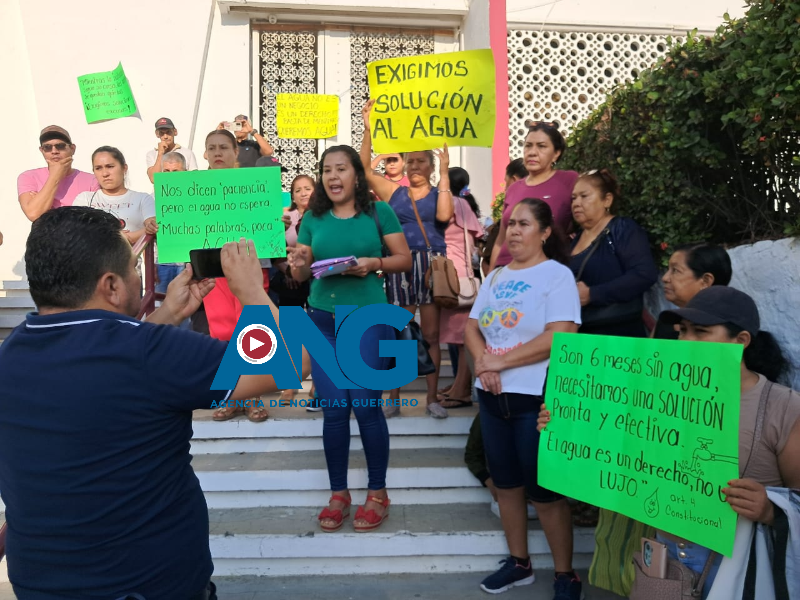 Habitantes de Las Tunas protestan en #Tecpan de Galeana por falta de agua potable