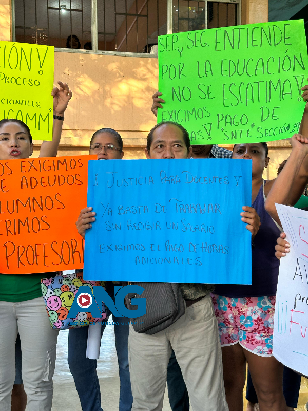 Protestan para exigir 4 maestros en secundaria de #Acapulco