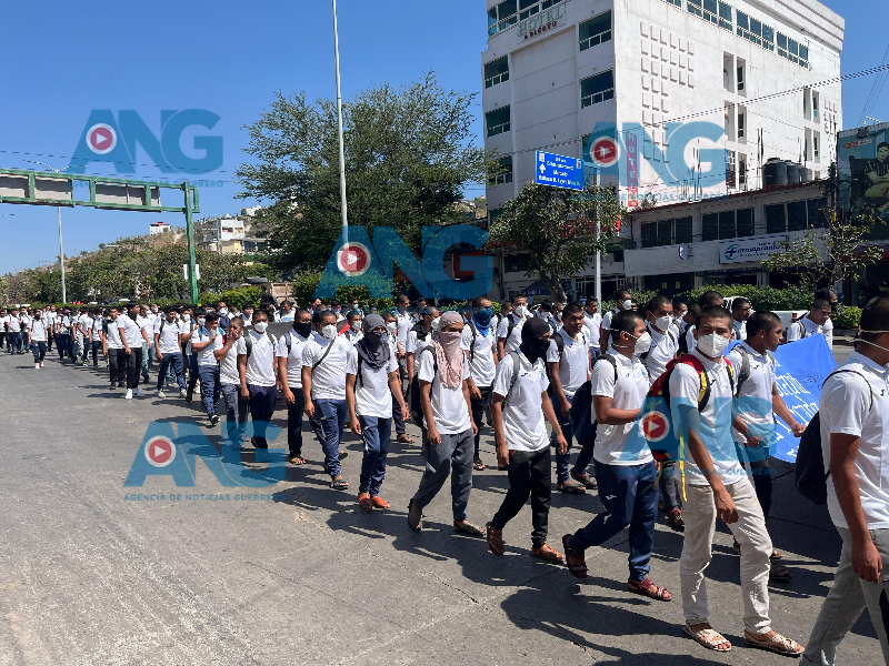 Normalistas de Ayotzinapa realizan mega marcha en memoria de Yanqui Khotan Gómez Peralta normalistas as3sinad0