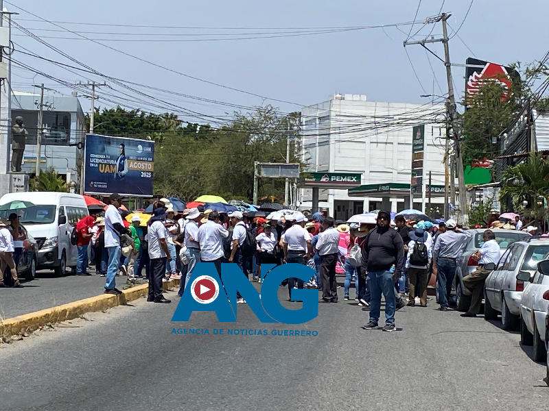 Marcha de organizaciones sindicales en #Chilpancingo ante la abrogación de la Ley del ISSSTE 2007 2025