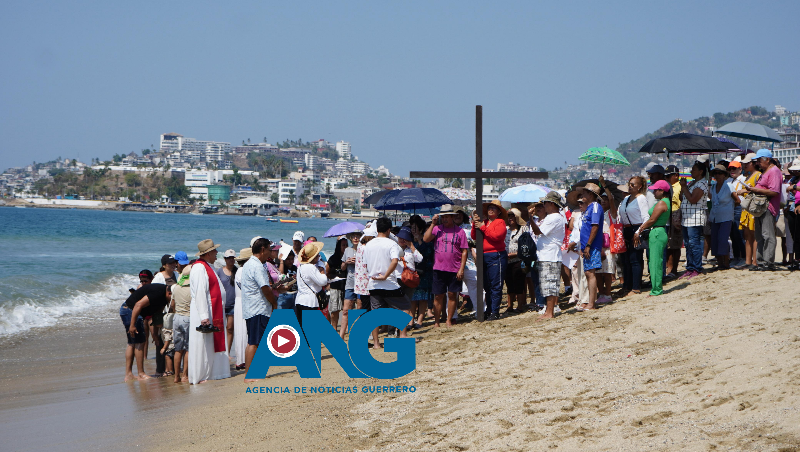 Piden por la paz durante viacrucis en #Acapulco
