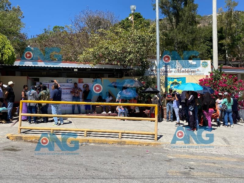 Paro total de labores en la secundaria Wilfrido Massieu de #Chilpancingo por impugnación de prórrogas