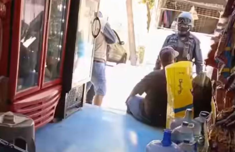 Denuncian agr3sión de policías en #Chilpancingo: Comerciante muestran amenaz4s en video