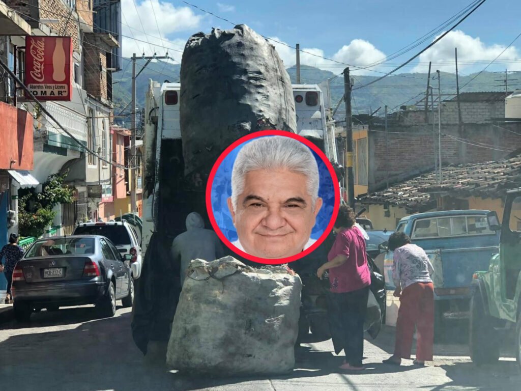 Comuneros de #Matlalapa, retienen camiones de de basura, en protesta contra el alcalde de #Chilpancingo, Gustavo Alarcón, no respeta acuerdos
