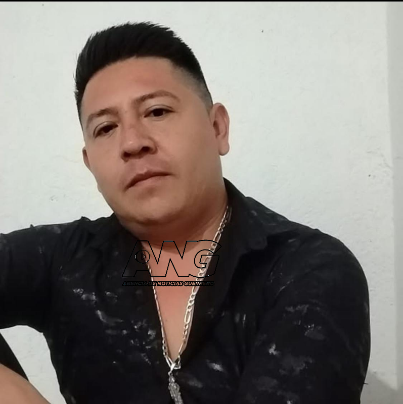 Él era Julio Eusebio, vocalista de ‘Conquistadores de la Sierra’, ases!nad0 durante un concierto