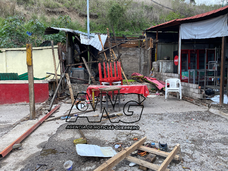 CAPUFE desaloja locales en la caseta de Palo Blanco, denuncian comerciantes