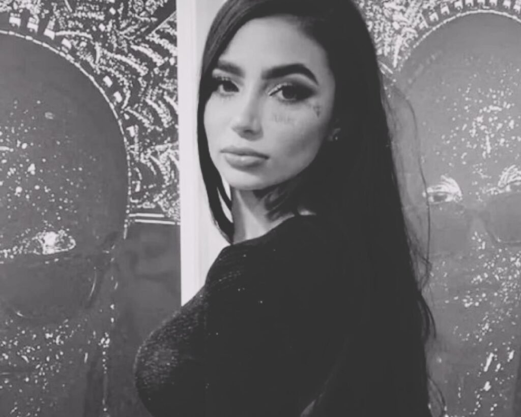Muer3 Ana Bárbara Buhr, influencer y modelo, tras cirugía estética en #Turquía