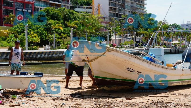Sacan a tierra firme embarcaciones en Acapulco