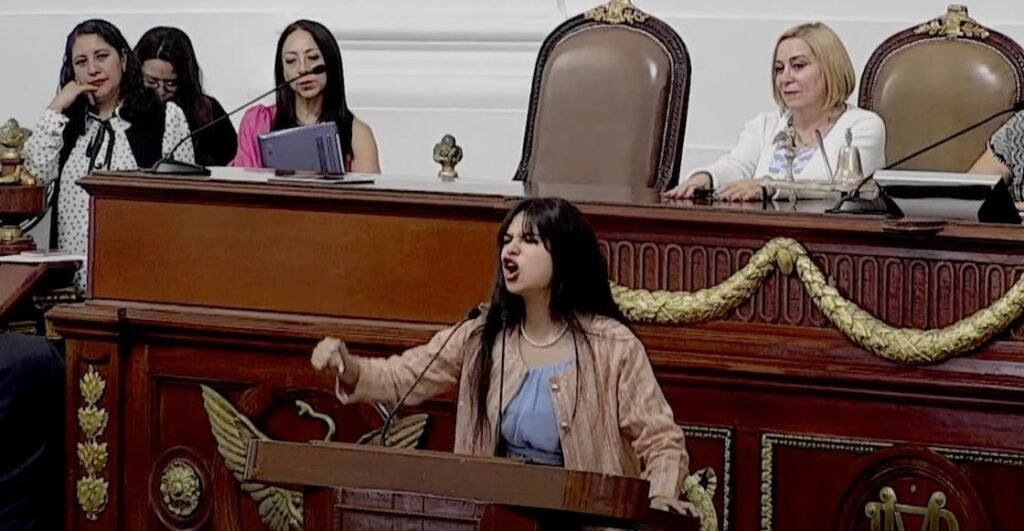 «Es una burla»: Joven premiada con el galardón de la Juventud enfrenta a diputados por indiferencia ante el n4rcotráfic0