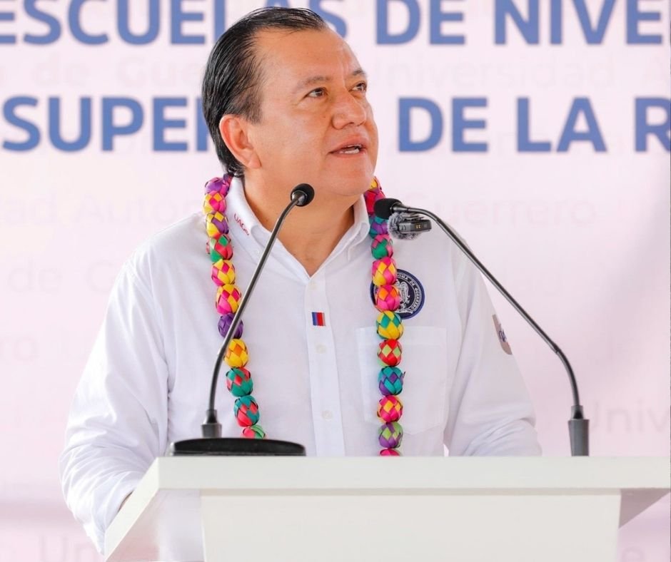 Javier Saldaña amplía rectorado de la UAGro a seis años; defiende cambios y dice tener “pellejo para aguantar críticas”