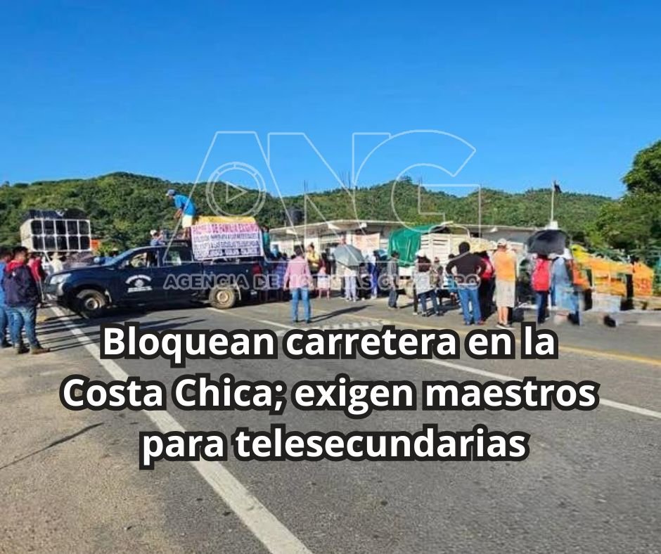 Bloquean carretera en la Costa Chica; exigen maestros para telesecundarias